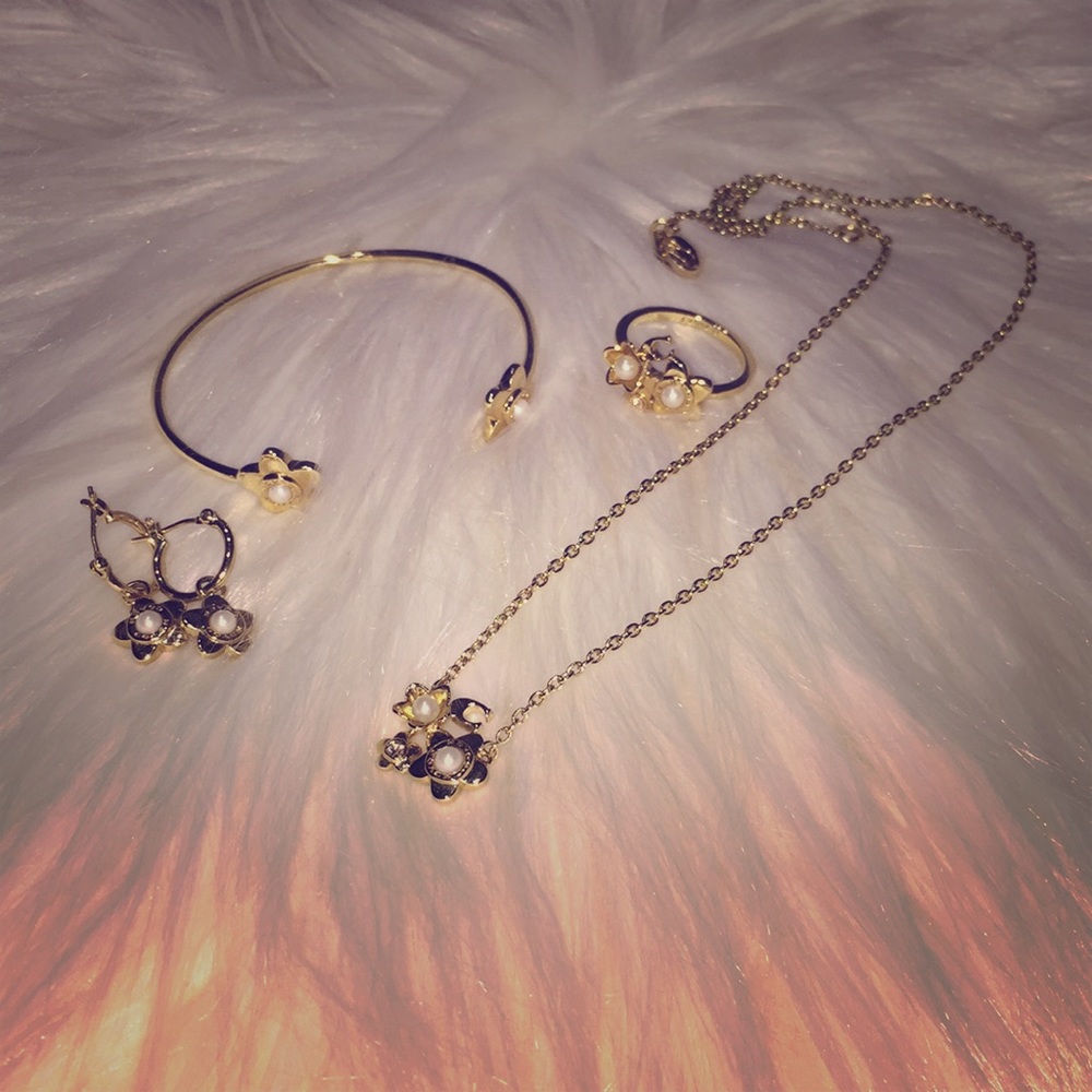 Coach flower/pearl set.